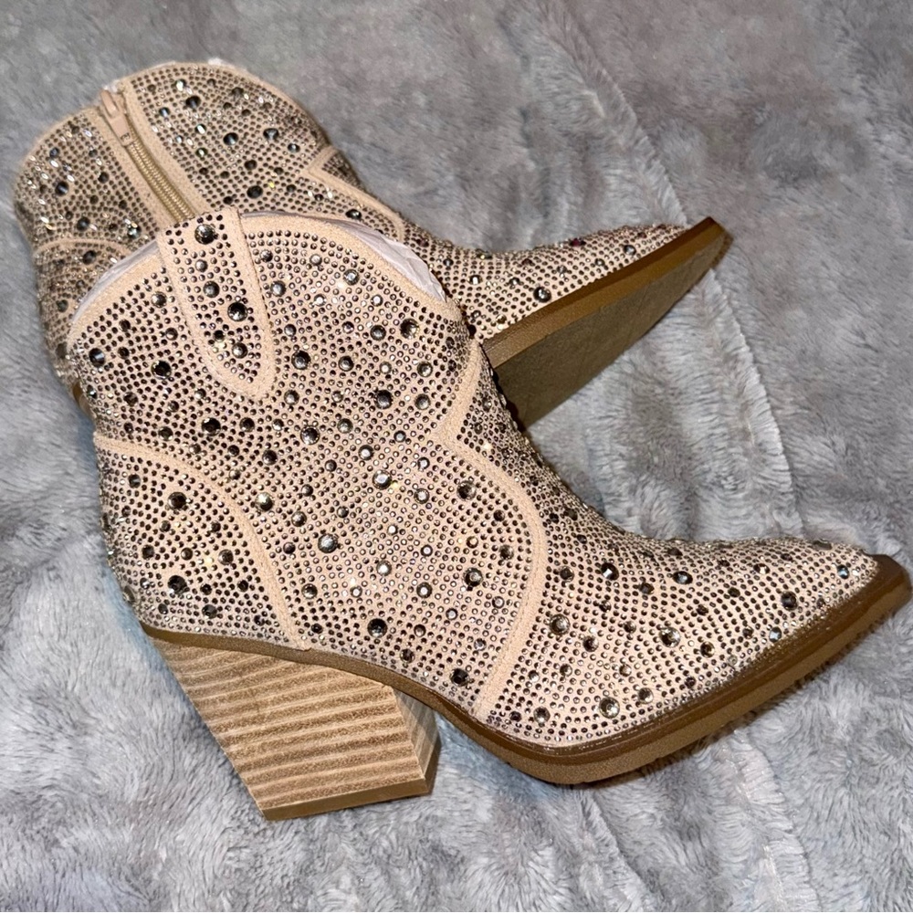 Very G ~ taupe blingy rhinestone boots 👢 ~ brand new ~ never worn! 🆕 size 6 - Picture 9 of 10
